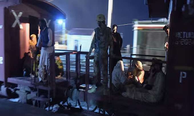 பயங்கரவாதிகள் கடத்திய பயணிகள்
