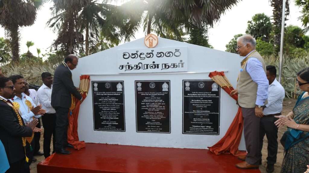 சந்திரன் கிராமம் திறப்பு விழாவின்போது