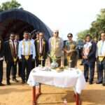 சந்திரன் கிராமத்தில் இந்திய வீடுகள்