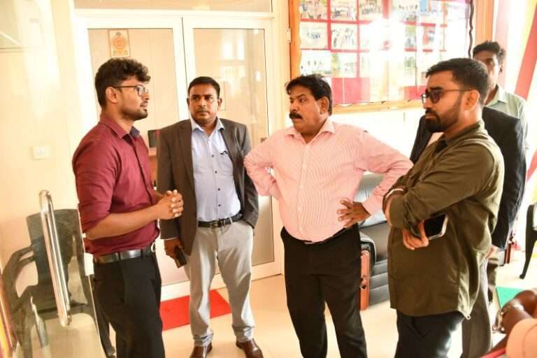 உப்புத் தொழிற்சாலைக்குத் திப்பெனச் சென்ற அமைச்சர்