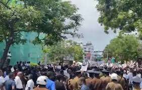 கொட்டாஞ்சேனை ஆசிரியர் கட்டாய லீவில்
