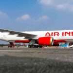 எயார் இந்தியாவில் மூன்று அதிகாரிகள் பணி நீக்கம்