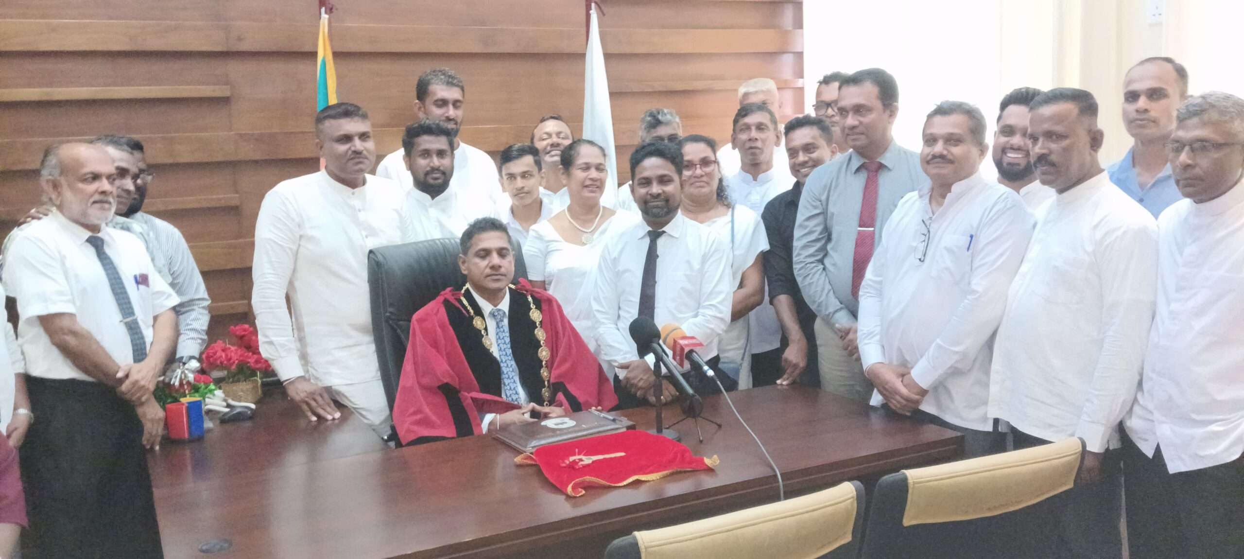 இரத்தினபுரி மாநகர சபையின் முதல்வர் பதவி ஏற்றார்