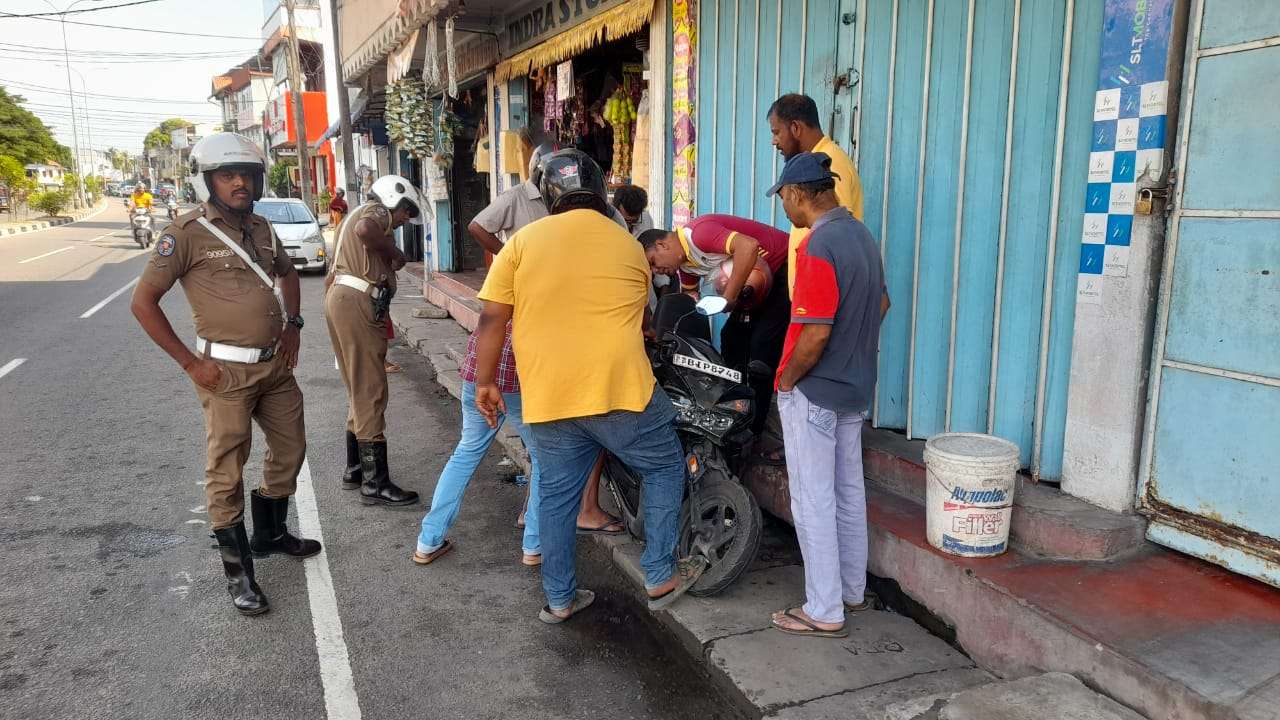 விபத்திலிருந்து நூலிழையில் தப்பிய 40ஆயிரம் லீற்றர் எரிபொருள் பவுசர்