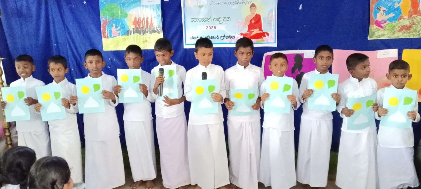 தமிழ் மாணவர்கள் சிங்களத்தில் பக்தி கீதம்