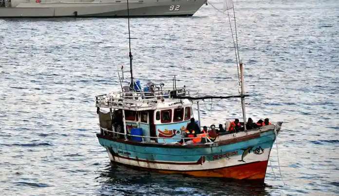 தங்காலையில் மற்றொரு படகு விபத்து