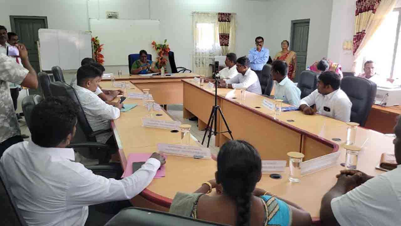 பிரதேச சபைத் தலைவர் திருவுளச் சீட்டு முறையில் தெரிவு