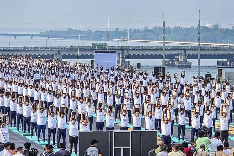 யோகா வயது எல்லைகளுக்கு அப்பாற்பட்டது