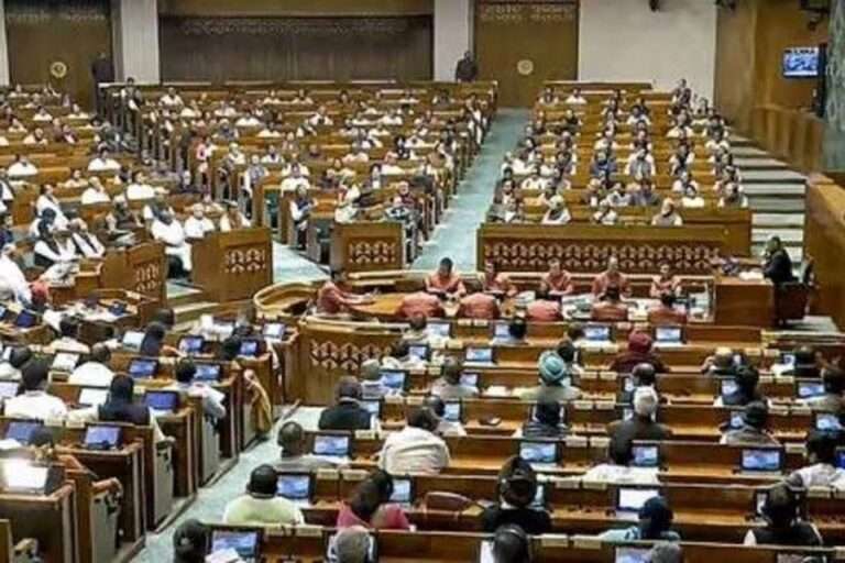 எதிர்க்கட்சிகளின் அமளியால் சபை அமர்வுகள் ஒத்திவைப்பு