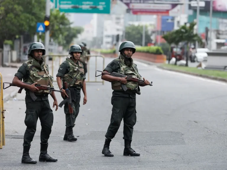 நாட்டின் பாதுகாப்புக்கு படையினருக்கு அழைப்பு