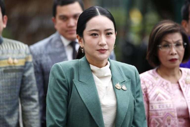 தாய்லாந்து பிரதமர் பதவி நீக்கம்