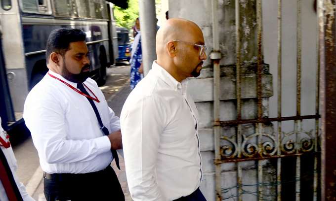 மனுஷ நாணாயக்காரவின் செயலருக்குப் பிணை