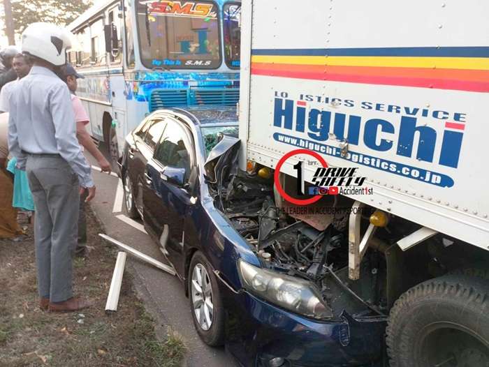 லொறிக்கும் பஸ்ஸுக்குமிடையில் சிக்கிய கார்!