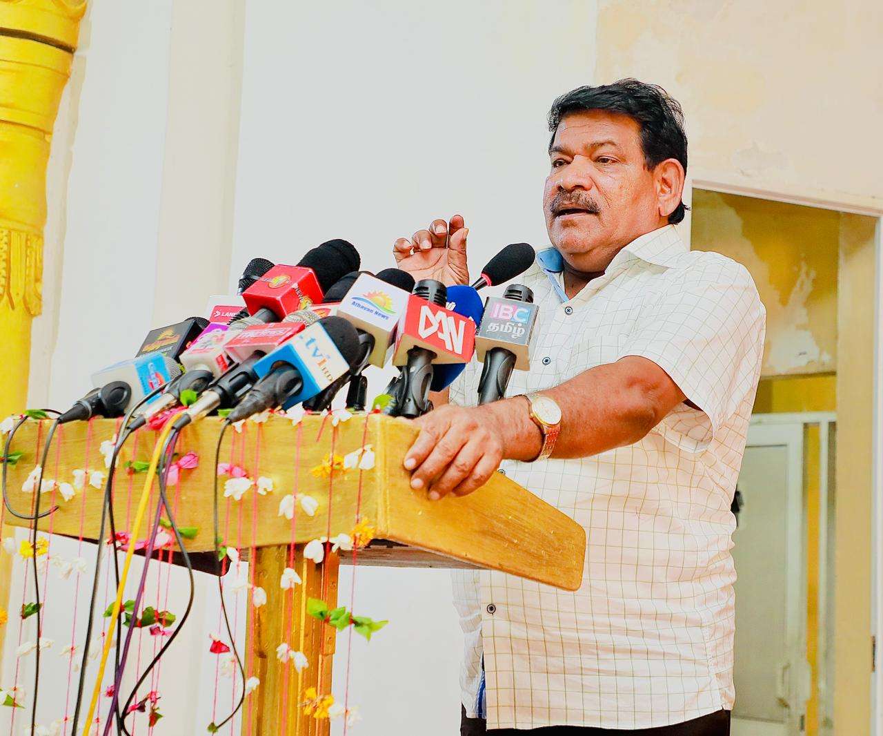 போலிப்பரப்புரைக்கு உயிர் கொடுக்கும் அரசியல்வாதிகள்