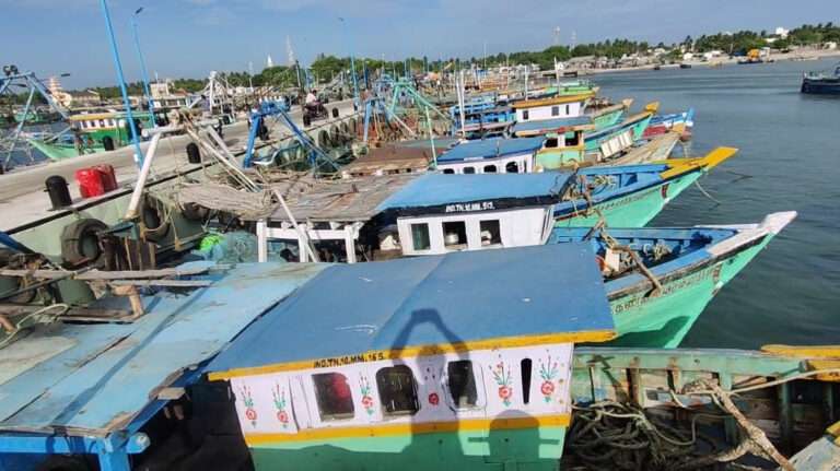 இராமேஸ்வரம் மீனவர்கள் தொடர் வேலைநிறுத்தம்