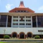 ஜனாதிபதி சிறப்புரிமை நீக்கத்திற்கு எதிராக மூவர் வழக்கு