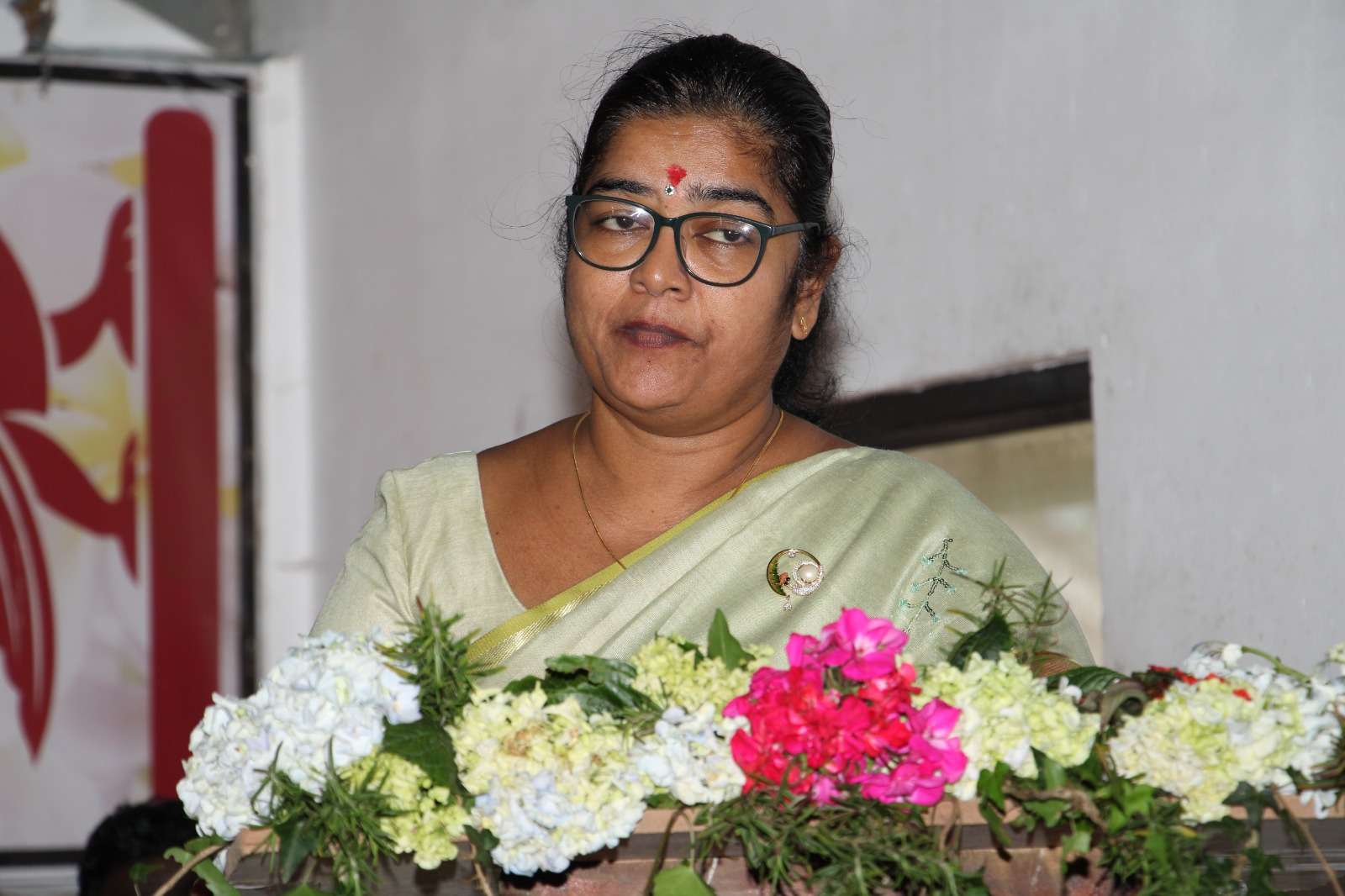 மிக உயரமான கிராமத்திற்கு அமைச்சர் சாவித்திரி விஜயம்