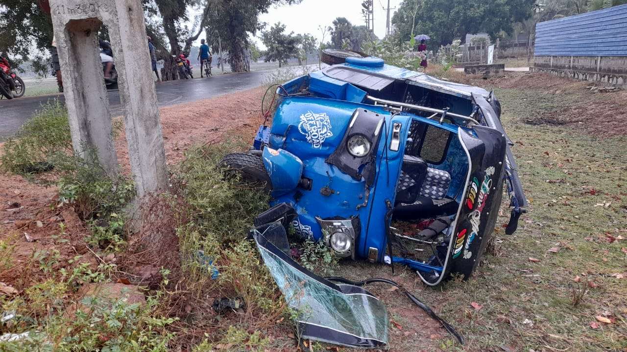 கொக்கட்டிச்சோலை விபத்தில் மூவர் படுகாயம்