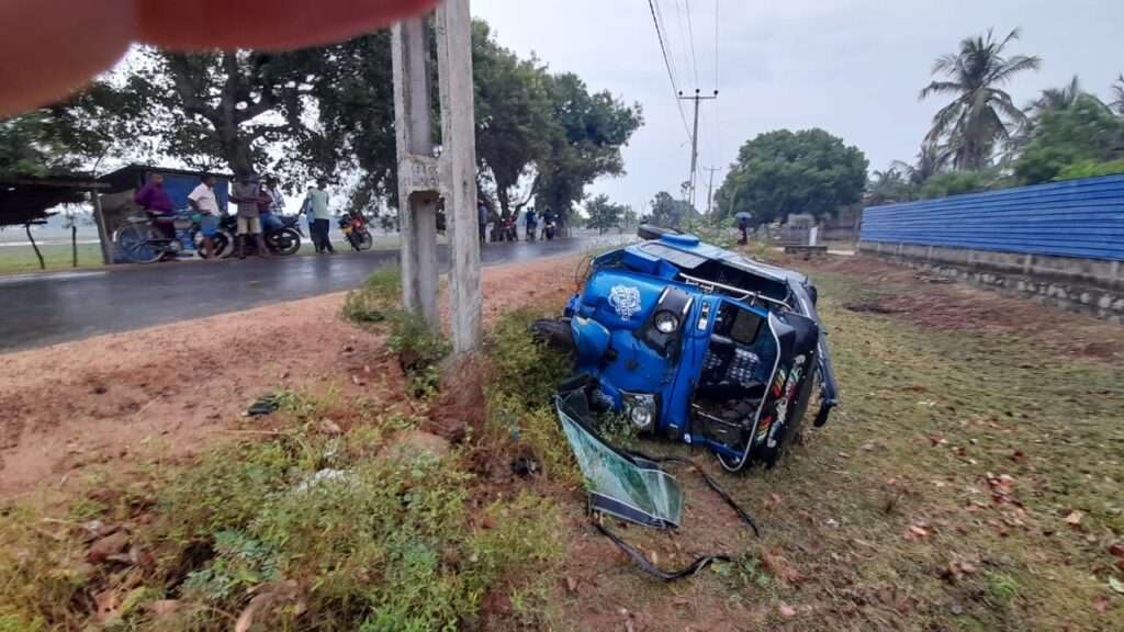 கொக்கட்டிச்சோலை விபத்தில் மூவர் படுகாயம்