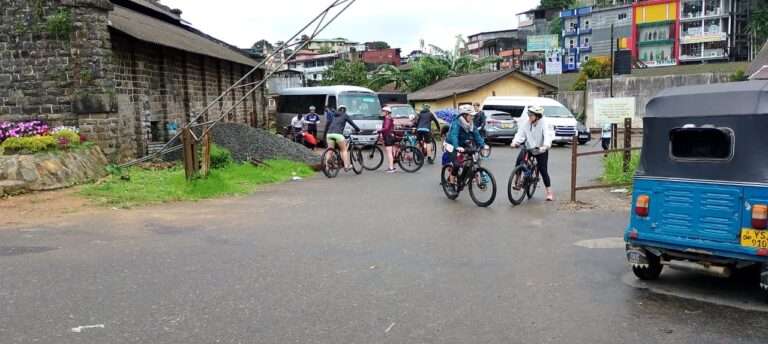 ஹற்றன் நல்லதண்ணி நகரங்களில் சுற்றுலாப்பயணிகள்