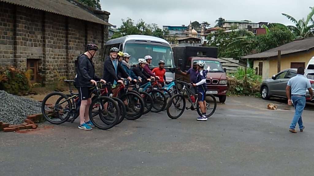 ஹற்றன் நல்லதண்ணி நகரங்களில் சுற்றுலாப்பயணிகள்