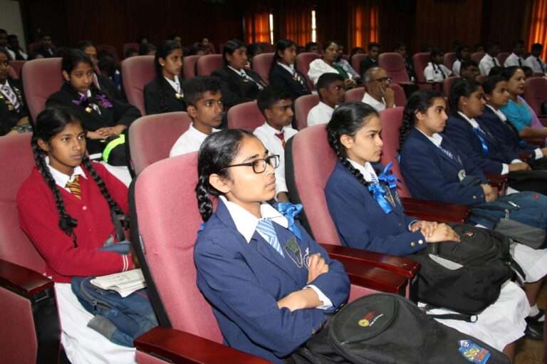 மாணவ தூதர் பயிற்சித் திட்டம்