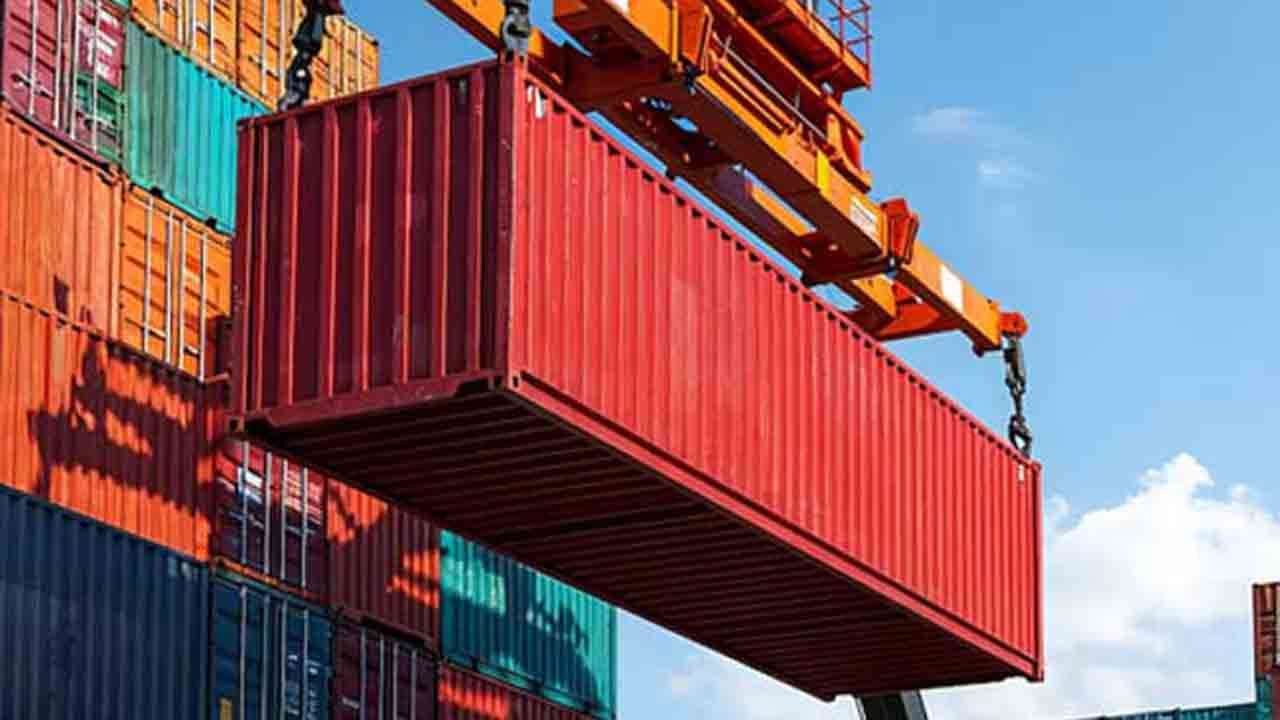 கொழும்புத் துறைமுகத்தில் கொள்கலன் வீழ்ந்து சாரதி பலி