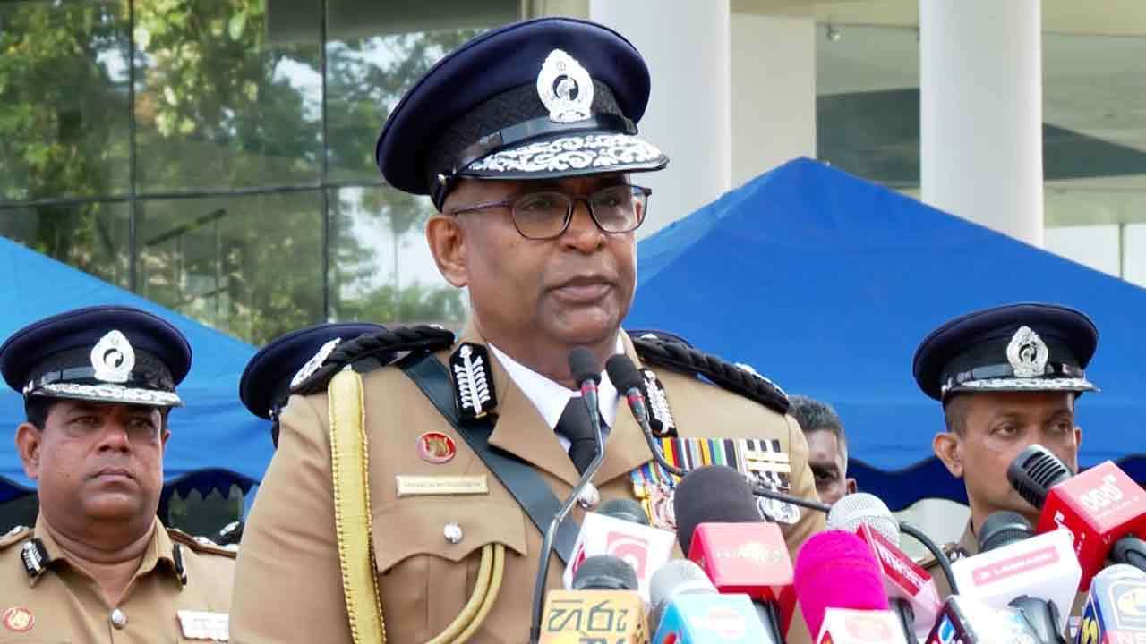 பொலிஸ் மாஅதிபர் கடமைகளைப் பொறுப்பேற்றார்