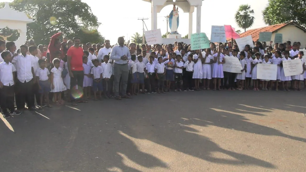 காற்றாலைக்கு எதிராக கட்டைக்காட்டில் போராட்டம்