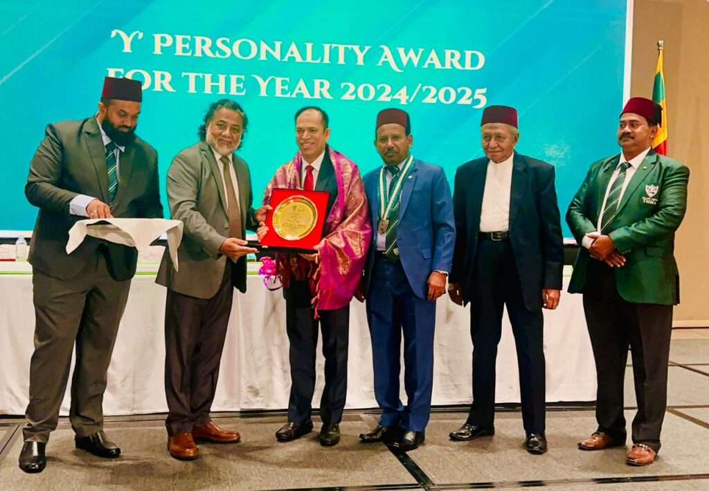 கலாநிதி ஹிஸ்புல்லாஹ் விருது வழங்கி கௌரவிக்கப்பட்டார்