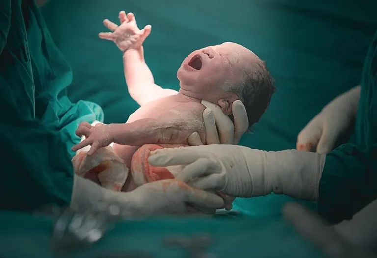 இலங்கையில் பிறப்பு வீதம் மூன்றில் ஒன்றாகக் குறைவு