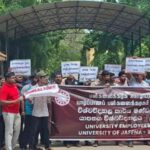 யாழ். பல்கலைக்கழக ஊழியர் சங்கம் ஆர்ப்பாட்டத்தில்