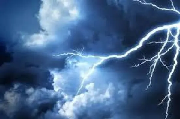 மின்னல் தாக்கம் குறித்து செம்மஞ்சள் எச்சரிக்கை