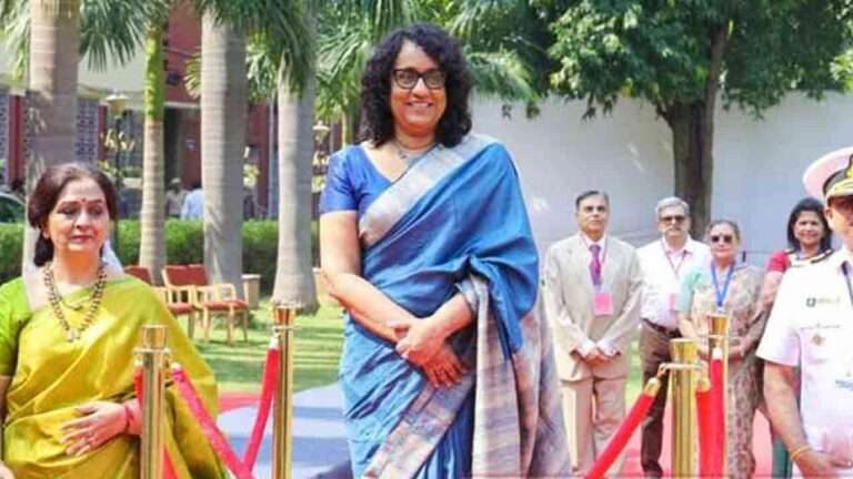 பிரதமர் ஹரினி இந்தியாவிலிருந்து நாடு திரும்பினார்