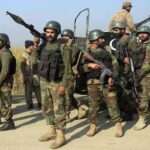 பாக். இராணுவம் ஆயுததாரிகள் மோதலில் 30 பேர் உயிரிழப்பு