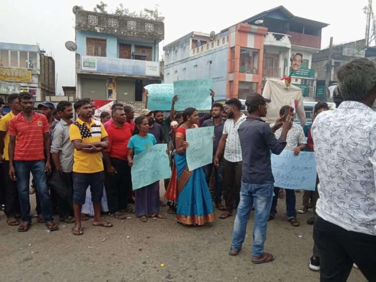 தொழிலாளர்களுக்கு எதிராகக் குரல் கொடுத்தோரின் கொடும்பாவி எரிப்பு