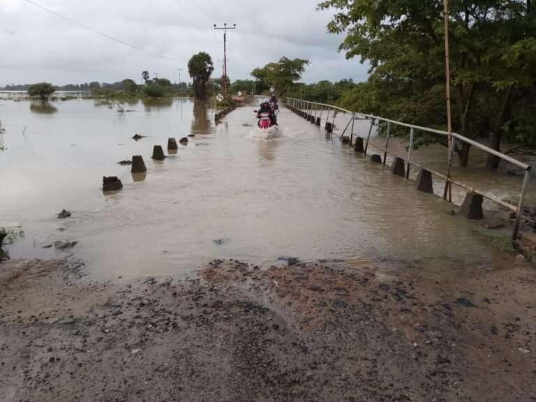 மட்டக்களப்பு மாவட்டத்தில் எட்டுப் பிரதேச செயலப் பிரிவுகள் பாதிப்பு
