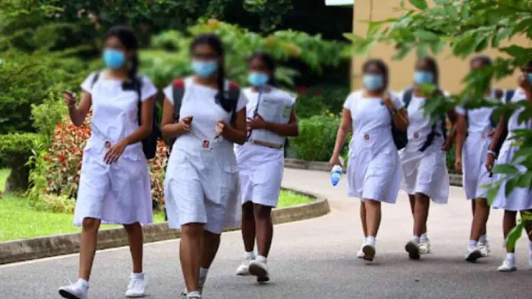 பாதிக்கப்பட்ட மாணவர்களுக்கு 25,000 ரூபாய் உதவி