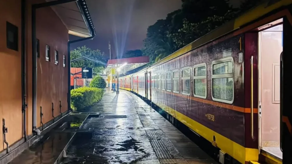 700 பயணிகளுடன் அநுராதபுரத்தில் நிறுத்தப்பட்ட ரயில்