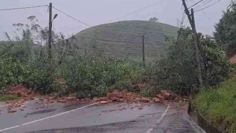 ஹற்றன்-நுவரெலியா பிரதான வீதியில் போக்குவரத்து பாதிப்பு