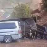 கடுகண்ணாவ பகுதியில் மண்சரிவு: ஒருவர் பலி; வீதி மூடப்பட்டது