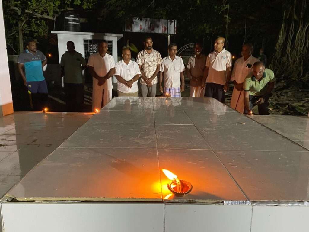 துறைநீலாவணைக் கிராமத்தில் இறந்த உறவுகளுக்கு வரலாற்றில் முதல் தடவையாக தீபம் ஏற்றி அஞ்சலி