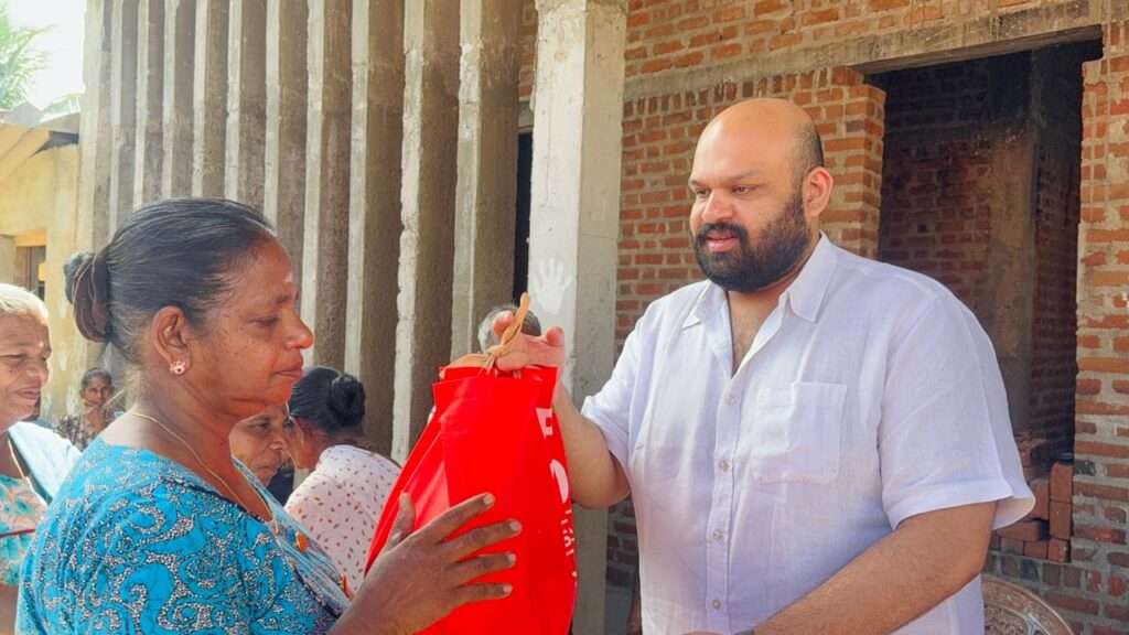 கிண்ணையடி மக்களுக்கு நிவாரணப் பொருள்கள் கையளிப்பு