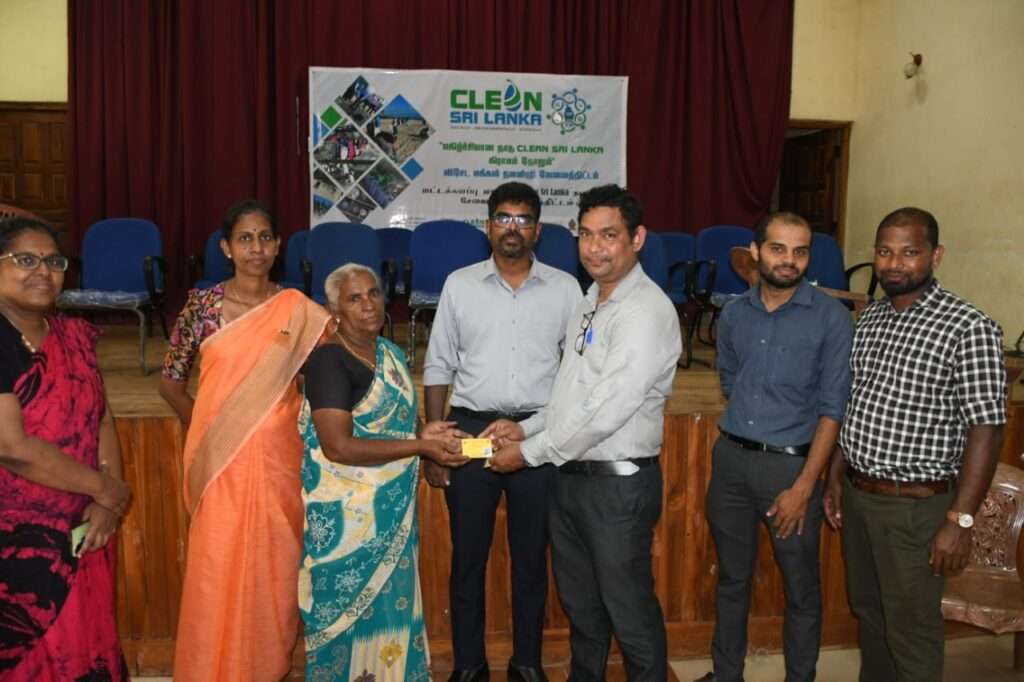 கிரான் பிரதேசத்தில் அனைத்து திணைக்களம் சார் நடமாடும் சேவை