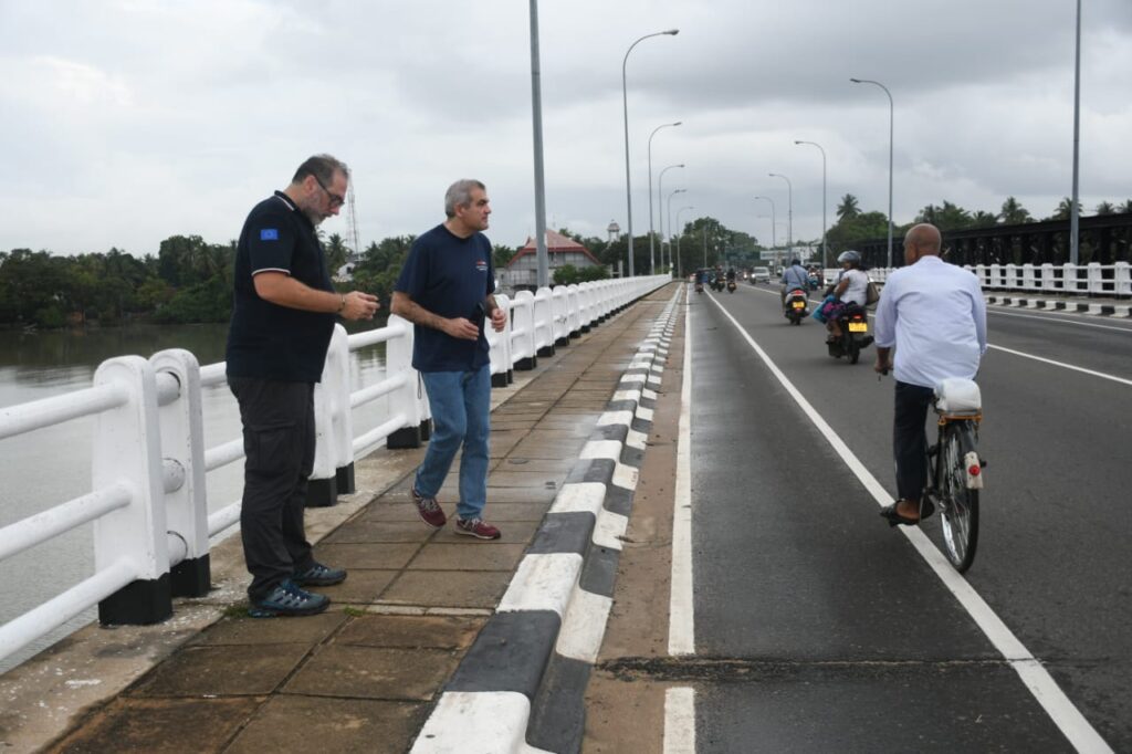 மட்டு கல்லடி பாலத்தில் ஐரோப்பிய தொழினுட்ப நிபுணர்கள் ஆய்வு