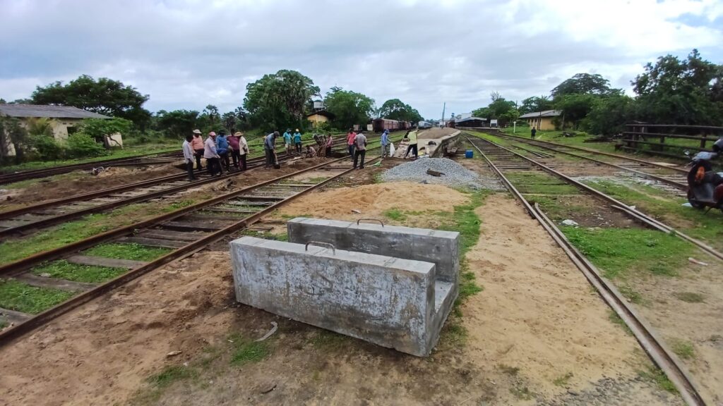 ரயில் பாதையை அண்மித்துள்ள மக்கள் அவதானமாக இருக்கவும்