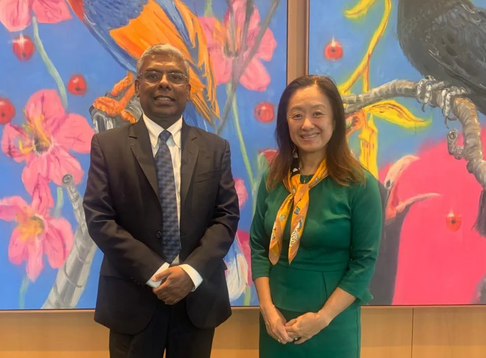 ஜூலி சாங் - பேராசிரியர் கோமிக உடுகமசூரிய இடையே சந்திப்பு