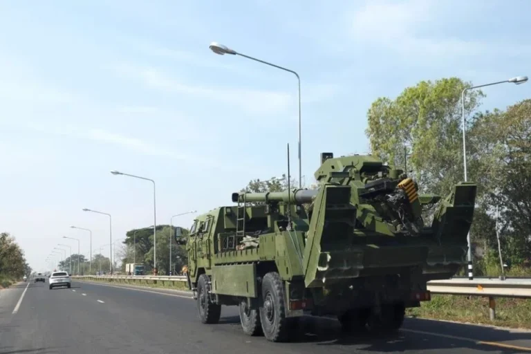 தாய்லாந்துக்கும் கம்போடியாவுக்கும் சிங்கப்பூர் அழைப்பு