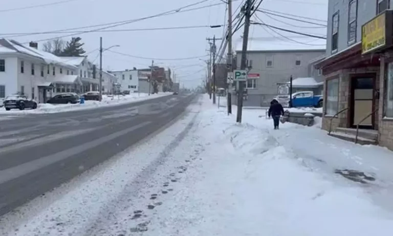 அமெரிக்காவில் 3ஆவது பனிப்புயல்; 5.5 கோடி பேர் பாதிப்பு