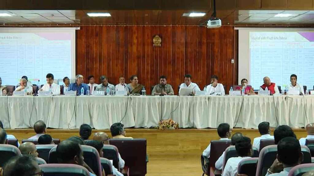 நுவரெலியாவில் சேதமடைந்த வீதிகளை புனரமைப்பது பற்றி ஆராய்வு